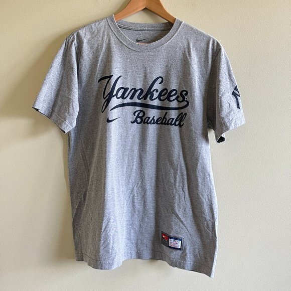 NIKE YANKEES BASEBALL STANDARD FIT SHORT SLEEVE‎ CTEWNECK GRAY MENS SIZE L - Picture 1 of 5